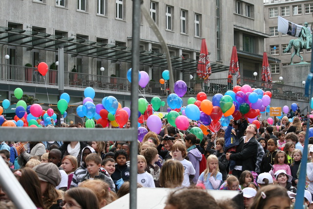 gal/2010/2010 Saitentwist Weltkindertag Burgplatz Essen 20.09.JugendhilfegGmbH Essen/2010 Saitentwist Weltkindertag Burgplatz Jugend Hilfe gGm20.09. 122.jpg